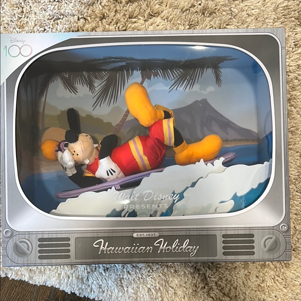 Disney Hawaiian Holiday Goofy Surfing Figurine